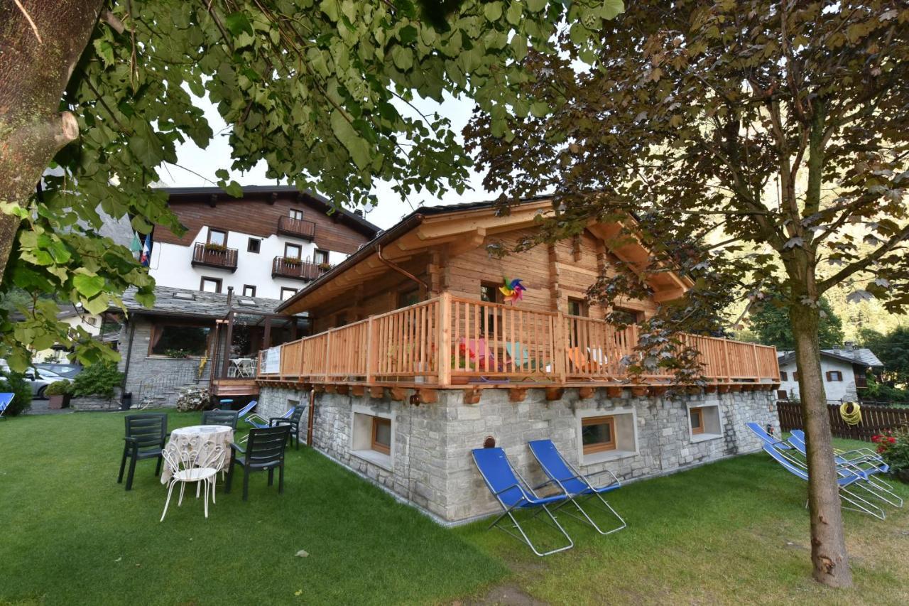 Hotel Des Roses Antey-Saint-André المظهر الخارجي الصورة