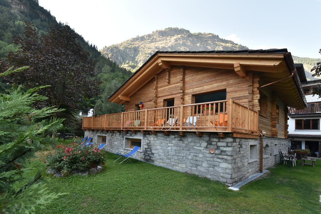 Hotel Des Roses Antey-Saint-André المظهر الخارجي الصورة