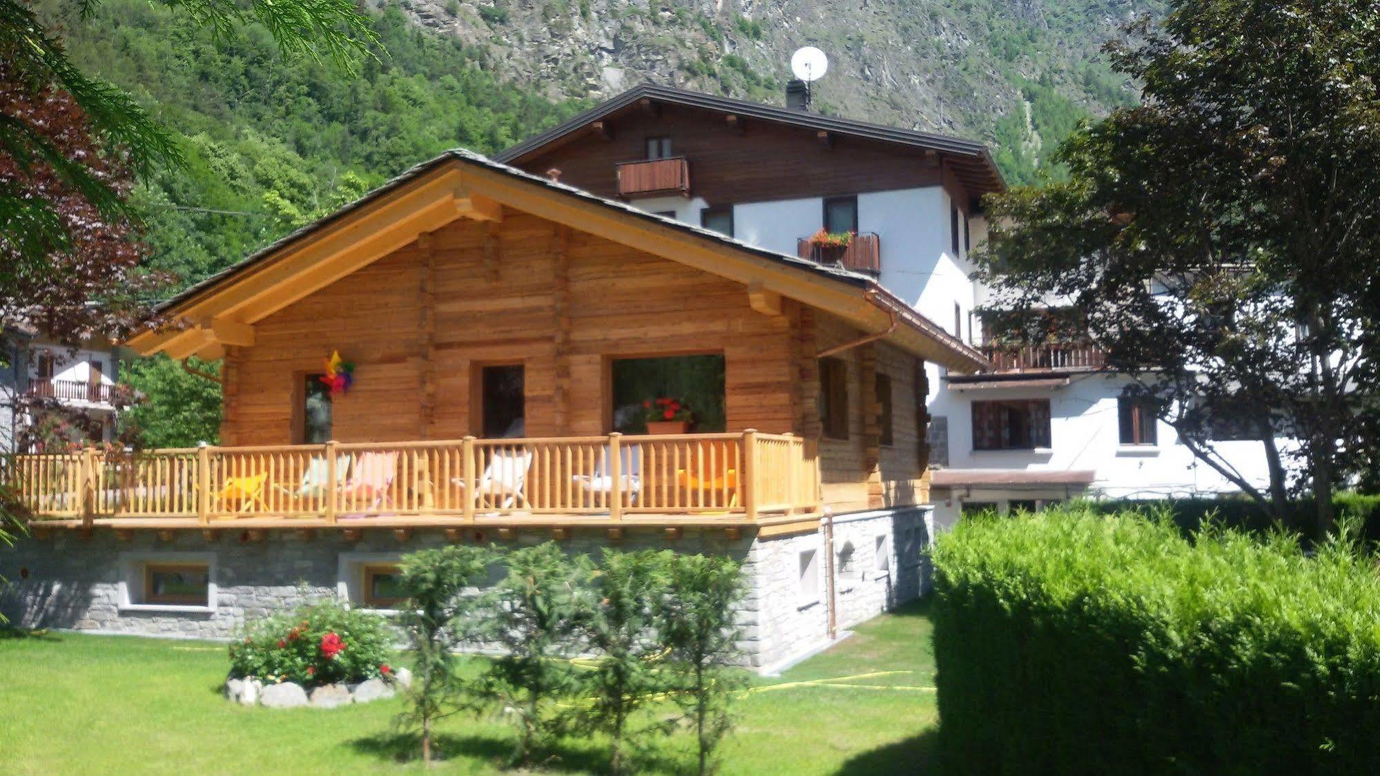 Hotel Des Roses Antey-Saint-André المظهر الخارجي الصورة